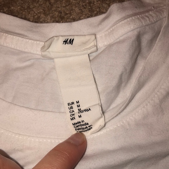 H&M T-Shirt - Picture 2 of 2
